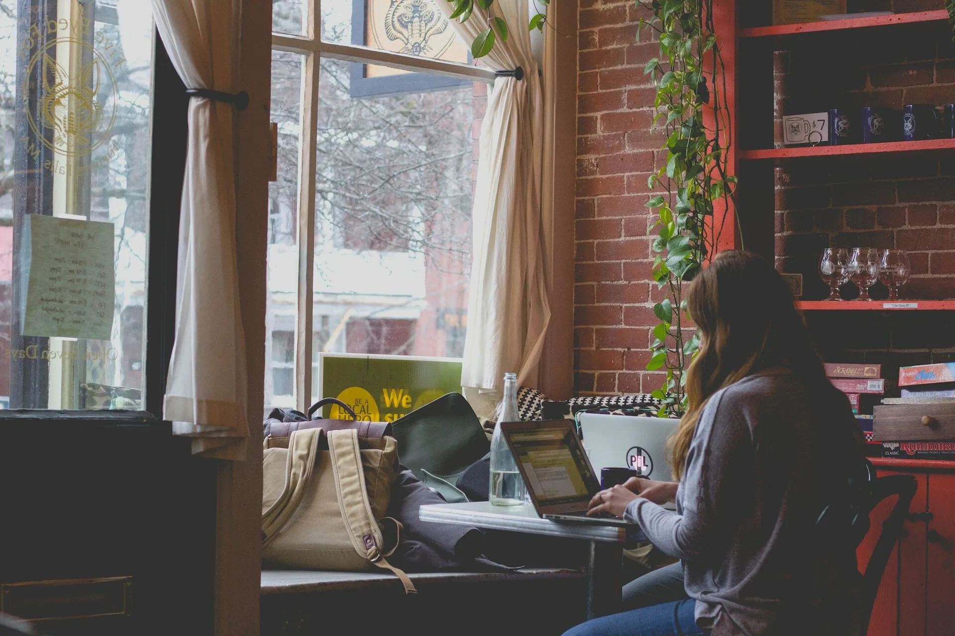 Girl working in a cafe